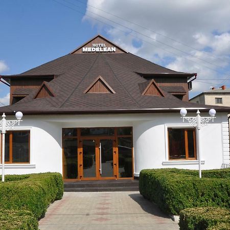Medelean Hotel Comrat Ngoại thất bức ảnh