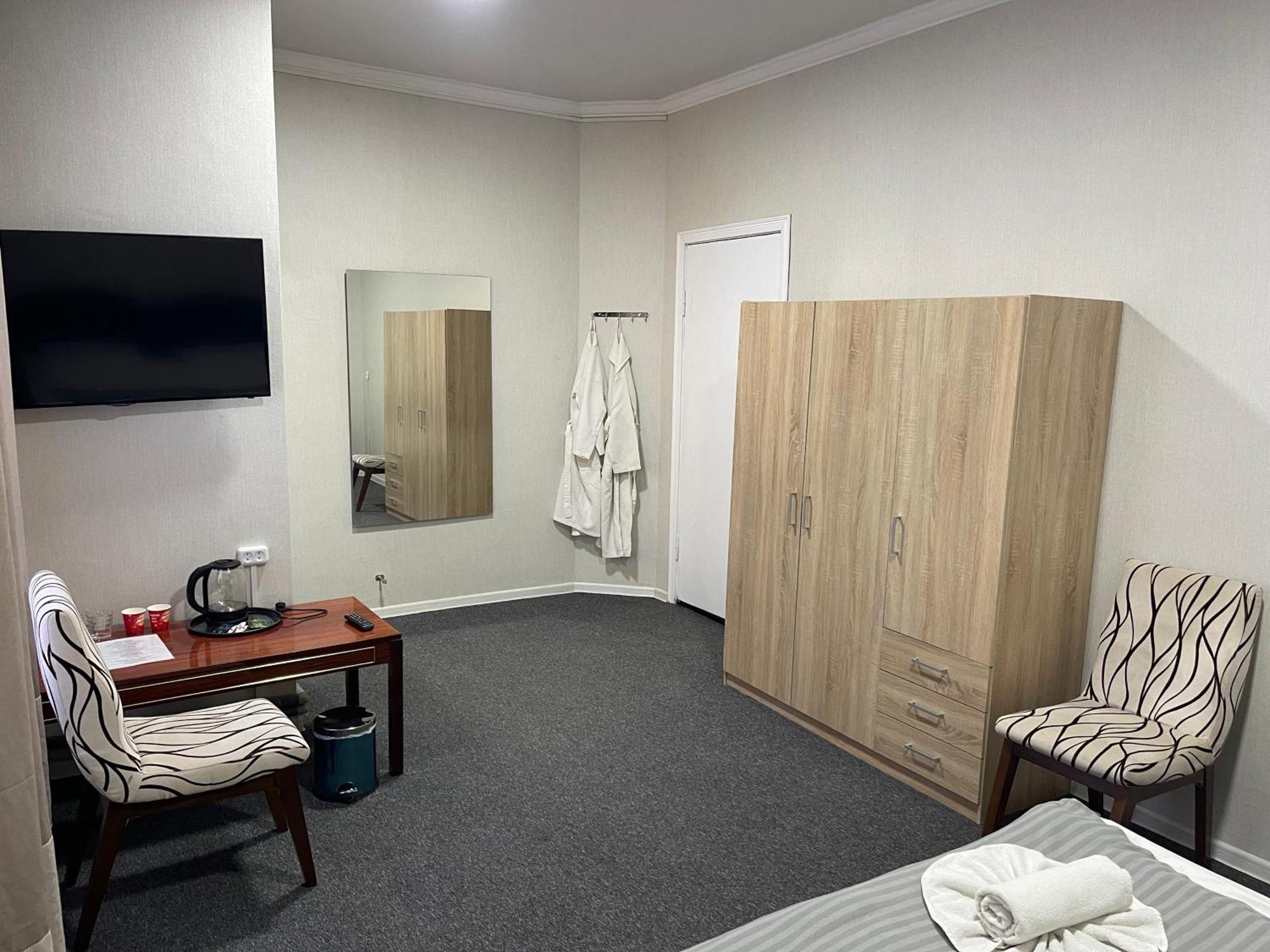 Medelean Hotel Comrat Ngoại thất bức ảnh