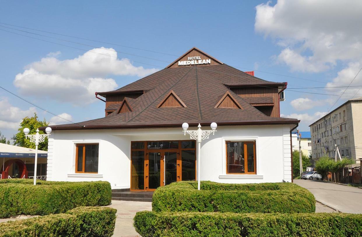 Medelean Hotel Comrat Ngoại thất bức ảnh