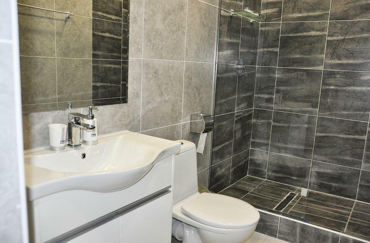 Medelean Hotel Comrat Ngoại thất bức ảnh