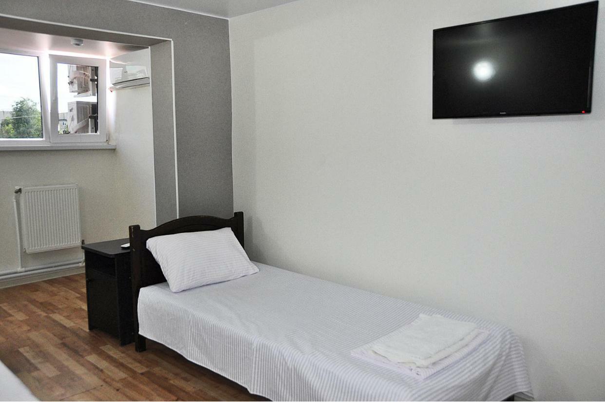 Medelean Hotel Comrat Ngoại thất bức ảnh