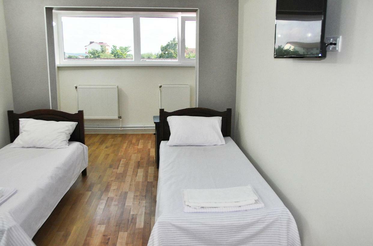 Medelean Hotel Comrat Ngoại thất bức ảnh