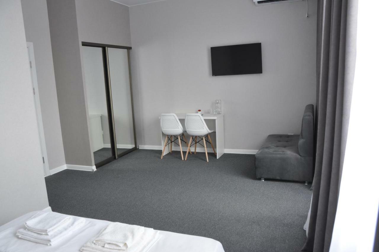 Medelean Hotel Comrat Ngoại thất bức ảnh