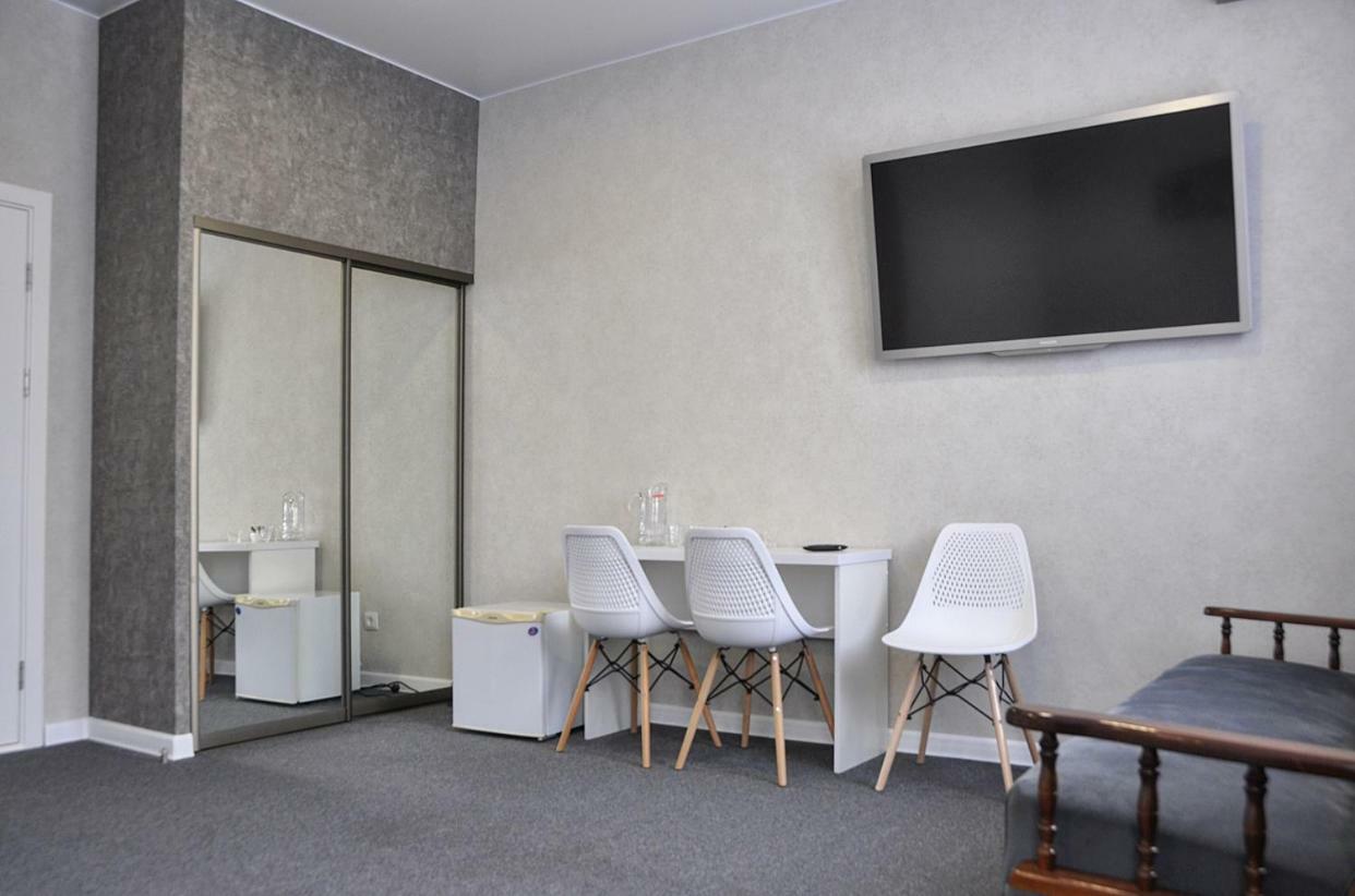 Medelean Hotel Comrat Ngoại thất bức ảnh