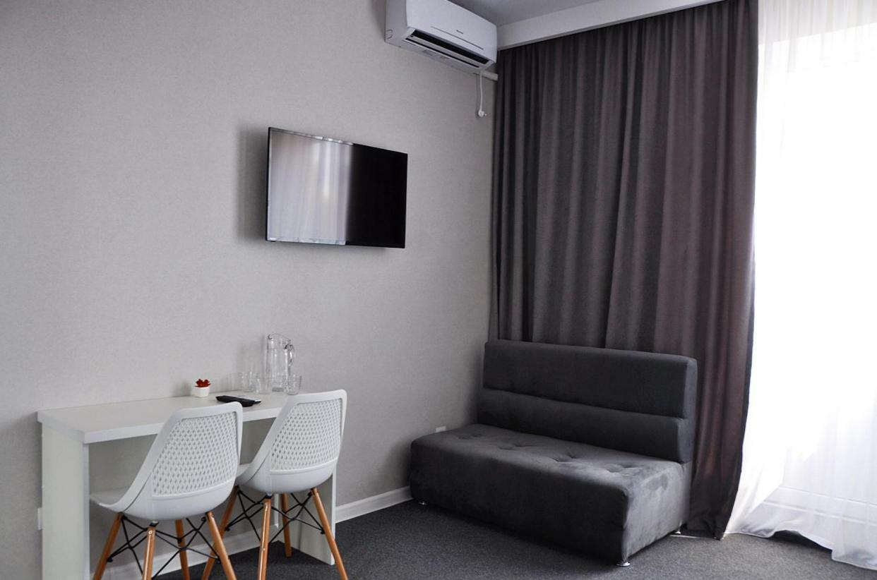 Medelean Hotel Comrat Ngoại thất bức ảnh