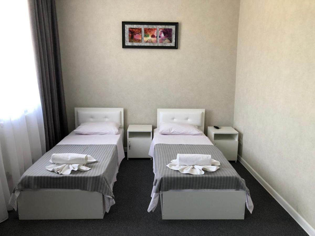 Medelean Hotel Comrat Ngoại thất bức ảnh