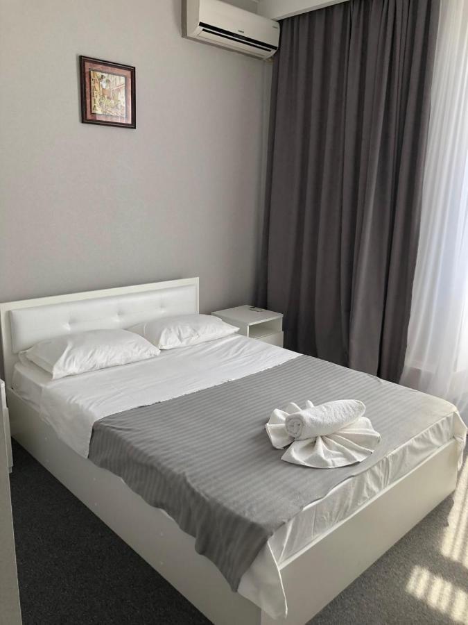 Medelean Hotel Comrat Ngoại thất bức ảnh