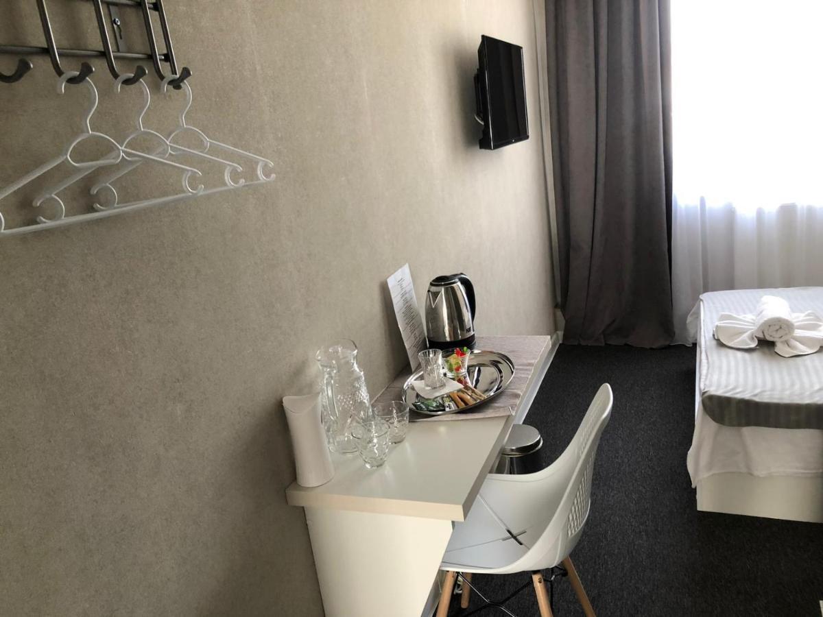 Medelean Hotel Comrat Ngoại thất bức ảnh