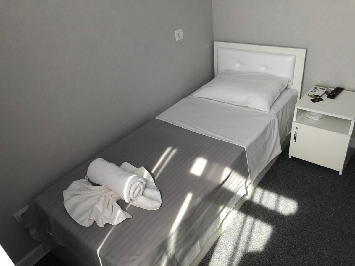 Medelean Hotel Comrat Ngoại thất bức ảnh