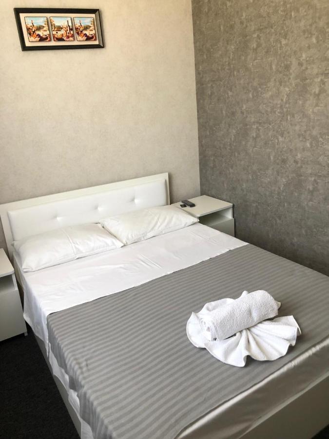 Medelean Hotel Comrat Ngoại thất bức ảnh