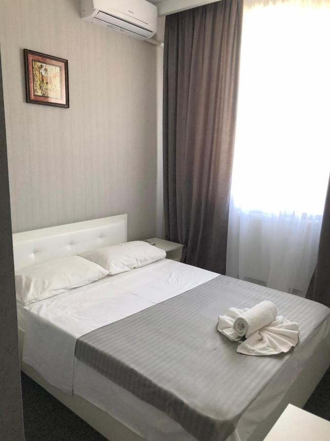 Medelean Hotel Comrat Ngoại thất bức ảnh